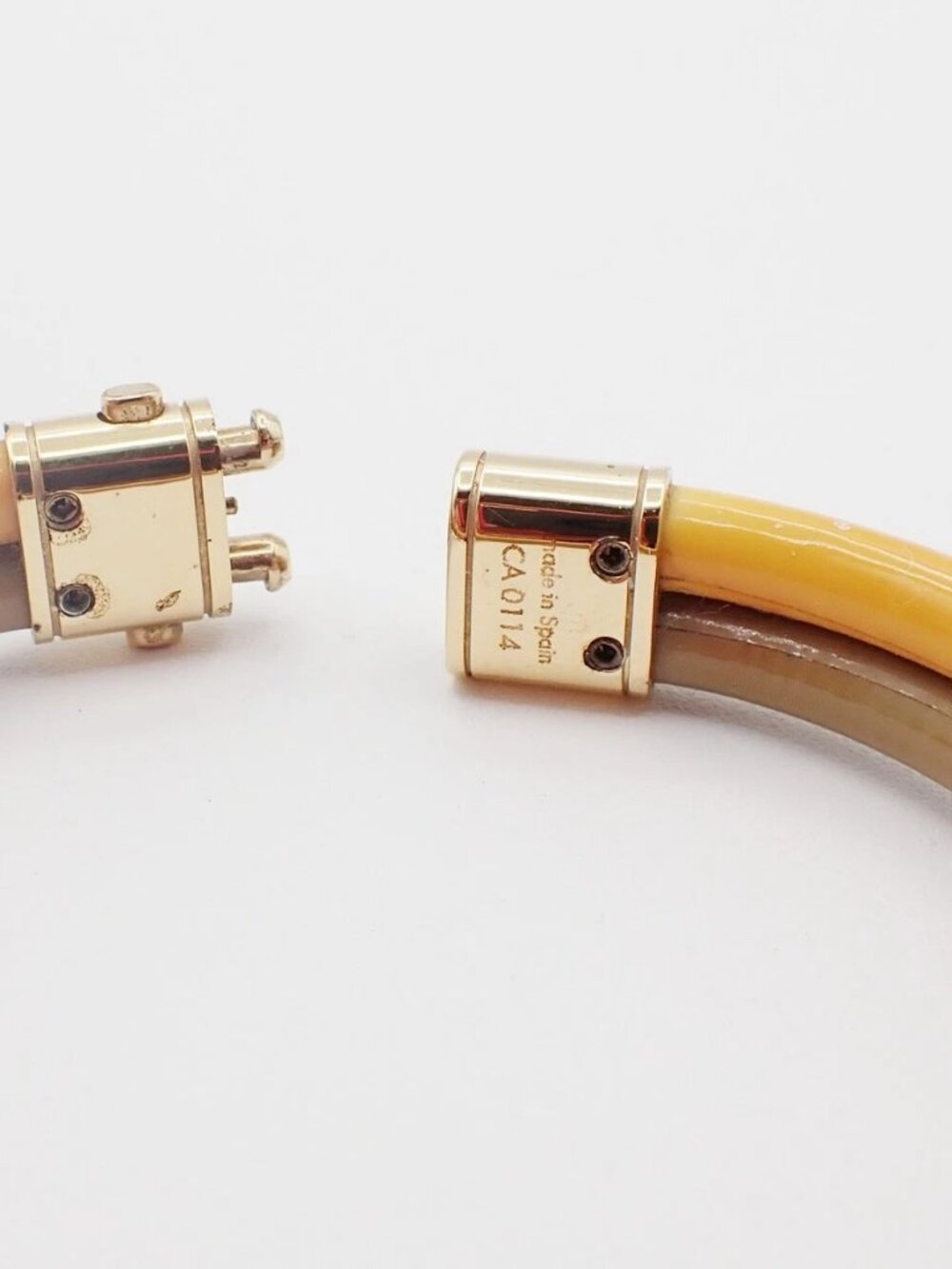 LOUIS VUITTON Keep It Twice Bracelet Patent Leather Khaki Yellow GHW - Picture 8 of 14